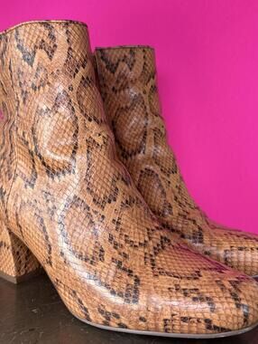 Steve Madden Davist Snake Print Faux Leather Block Heel Ankle Boot US 8.5